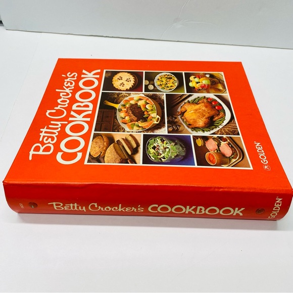 Vintage Betty Crocker's Cookbook Revised Edition 1978 Five Ring Binder Hardcover - Picture 6 of 16